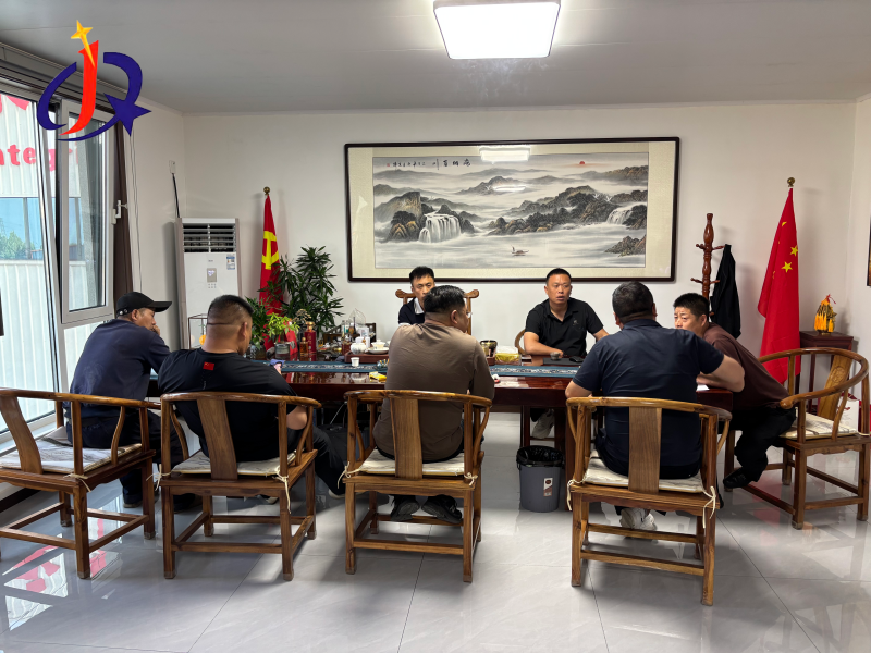Os clientes suramericanos de ouro de placer visitaron Qingzhou Jinqi Mining Machinery para a auditoría da fábrica.