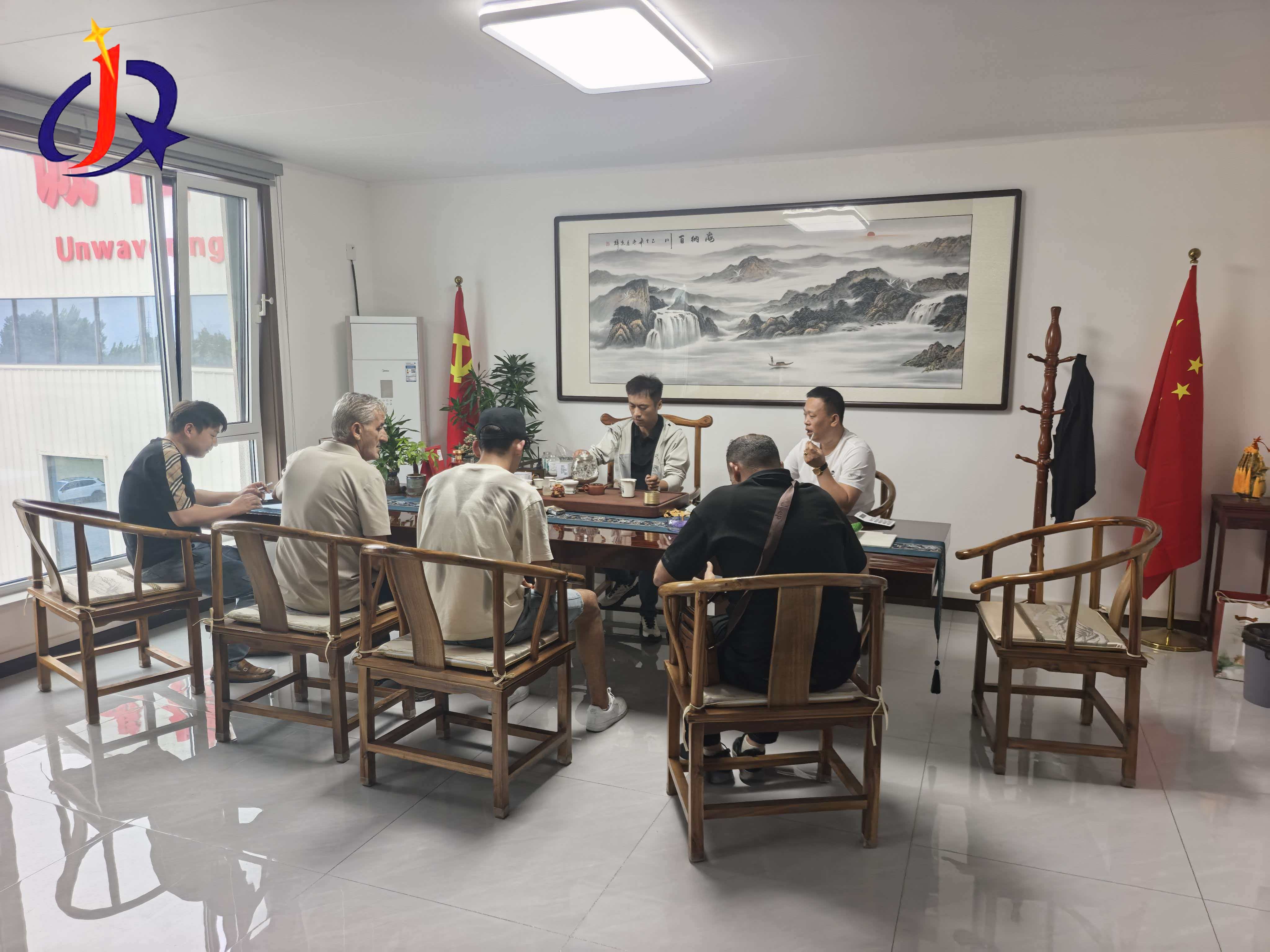 Os distribuidores colombianos de equipos de procesamento de ouro visitan Jinqi Machinery para a cooperación do mercado sudamericano